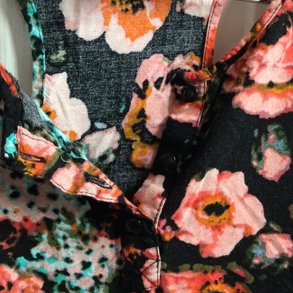 High-Low Floral Tank - Picture 2 of 4